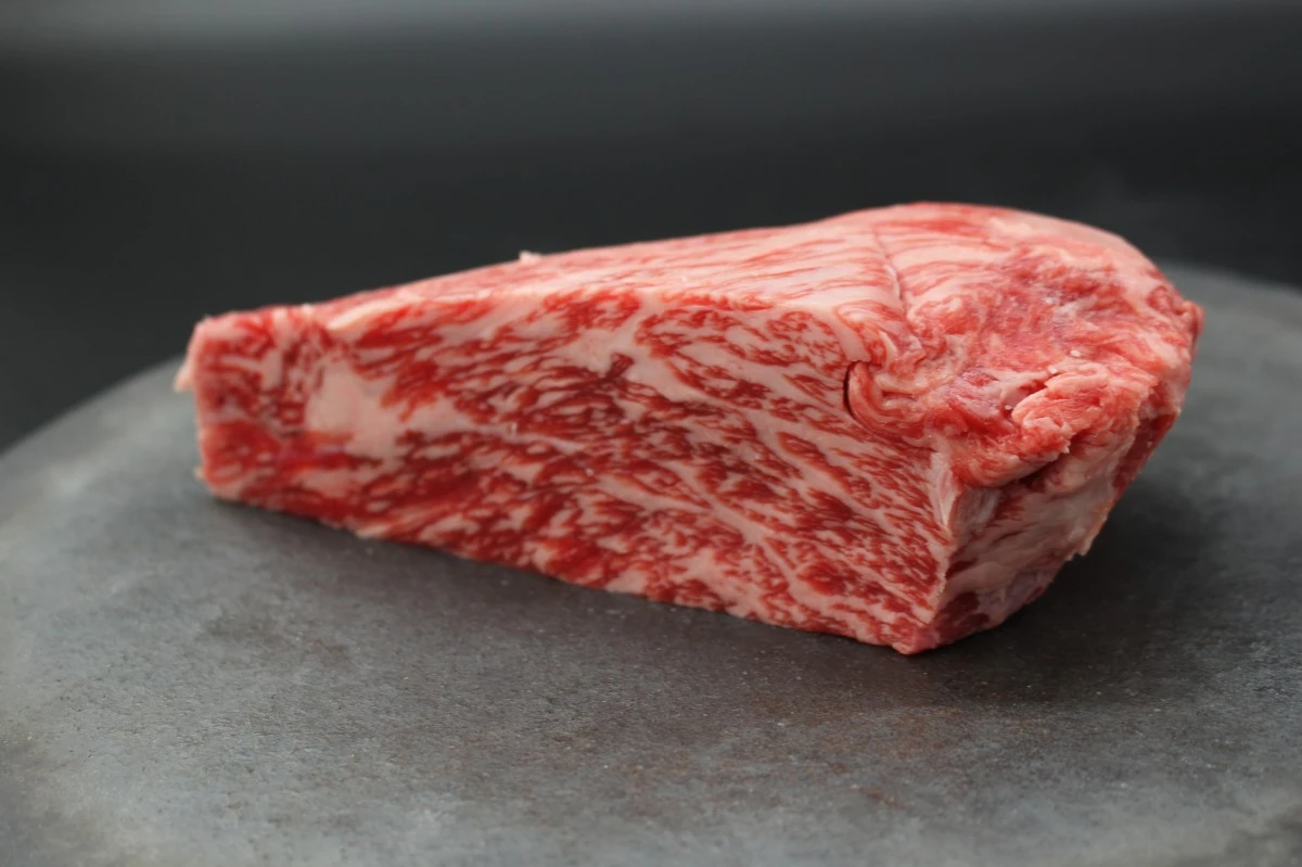 近江牛ナカニク塊肉379g【ローストビーフにオススメ】