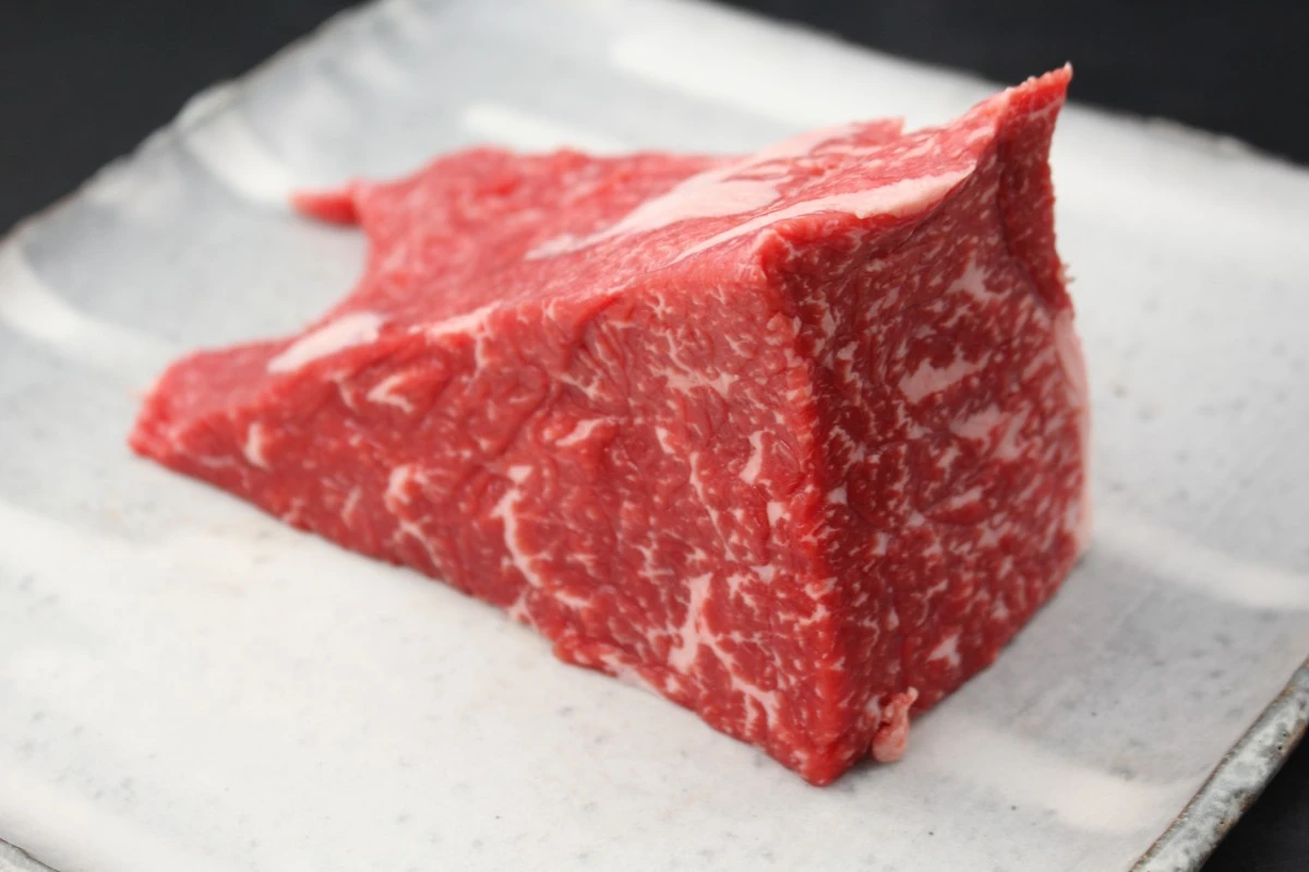 近江牛ナカニク塊肉518g【煮込み料理にオススメ】