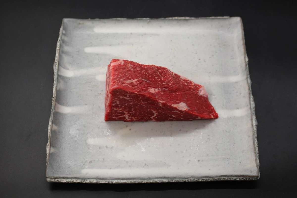 近江牛ナカニク塊肉424g【煮込み料理にオススメ】