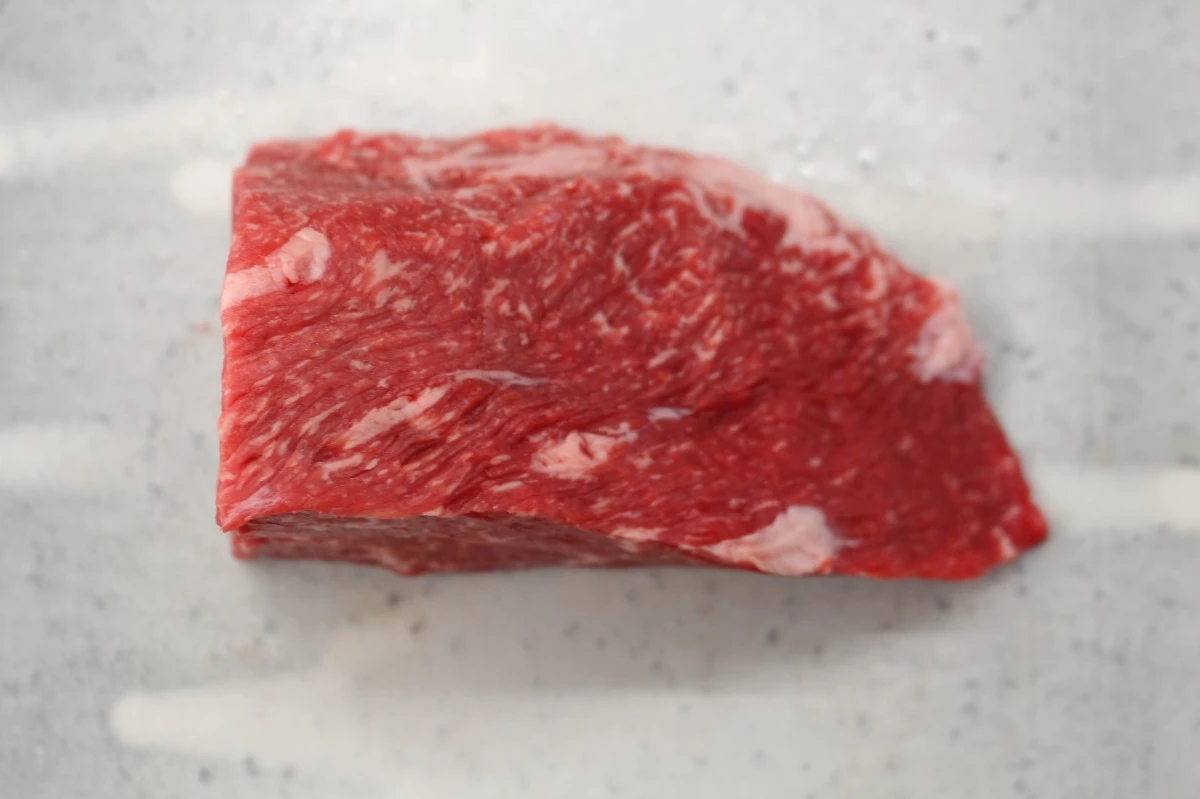 近江牛ナカニク塊肉424g【煮込み料理にオススメ】