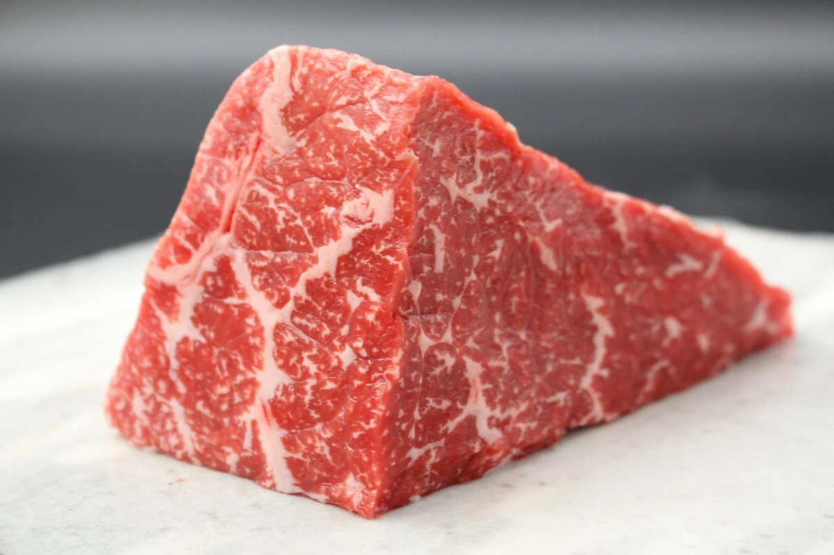 近江牛ナカニク塊肉424g【煮込み料理にオススメ】