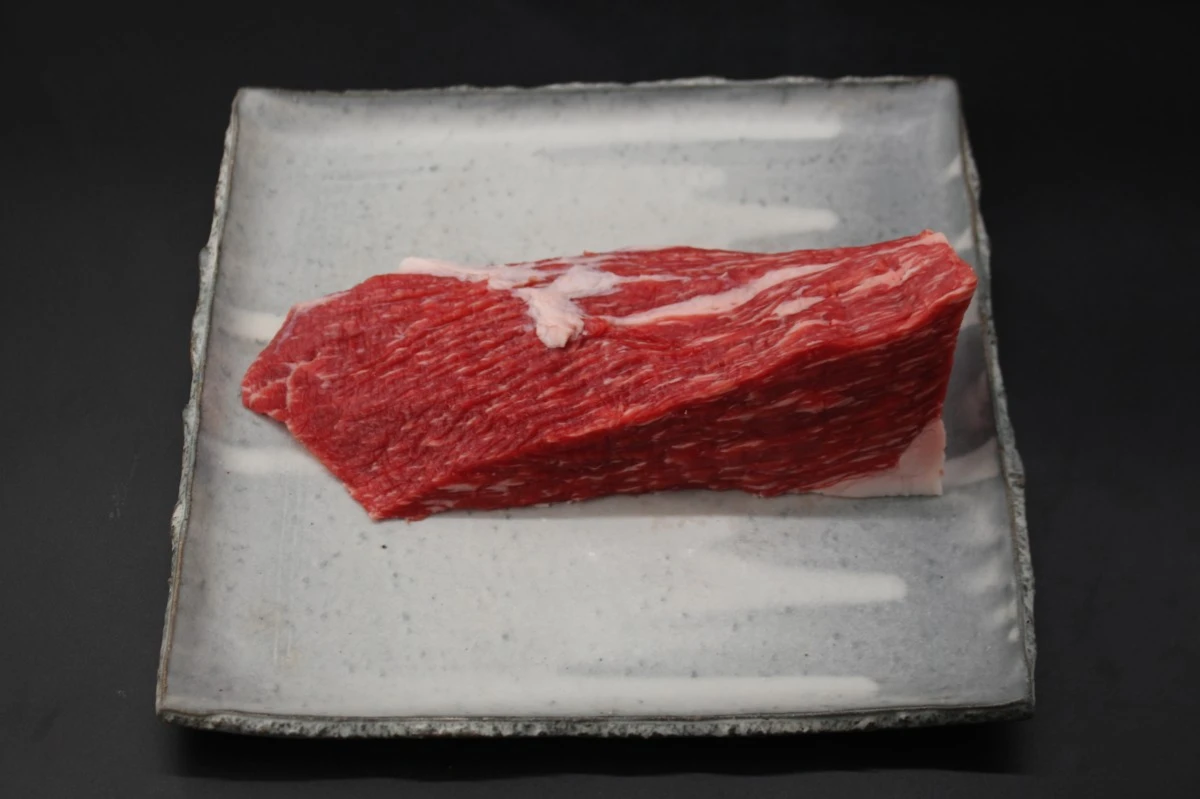近江牛ナカニク塊肉568g【煮込み料理にオススメ】