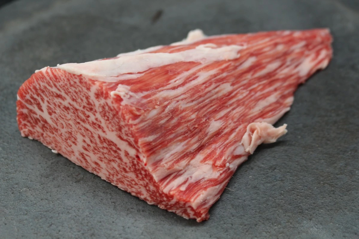 【現品限り】近江牛トモサンカク(ヒウチ)塊肉278g