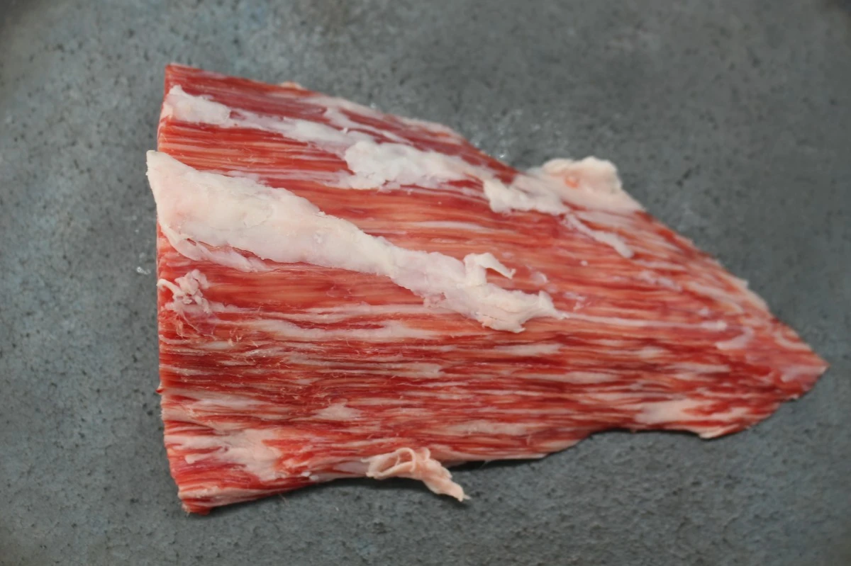 【現品限り】近江牛トモサンカク(ヒウチ)塊肉278g