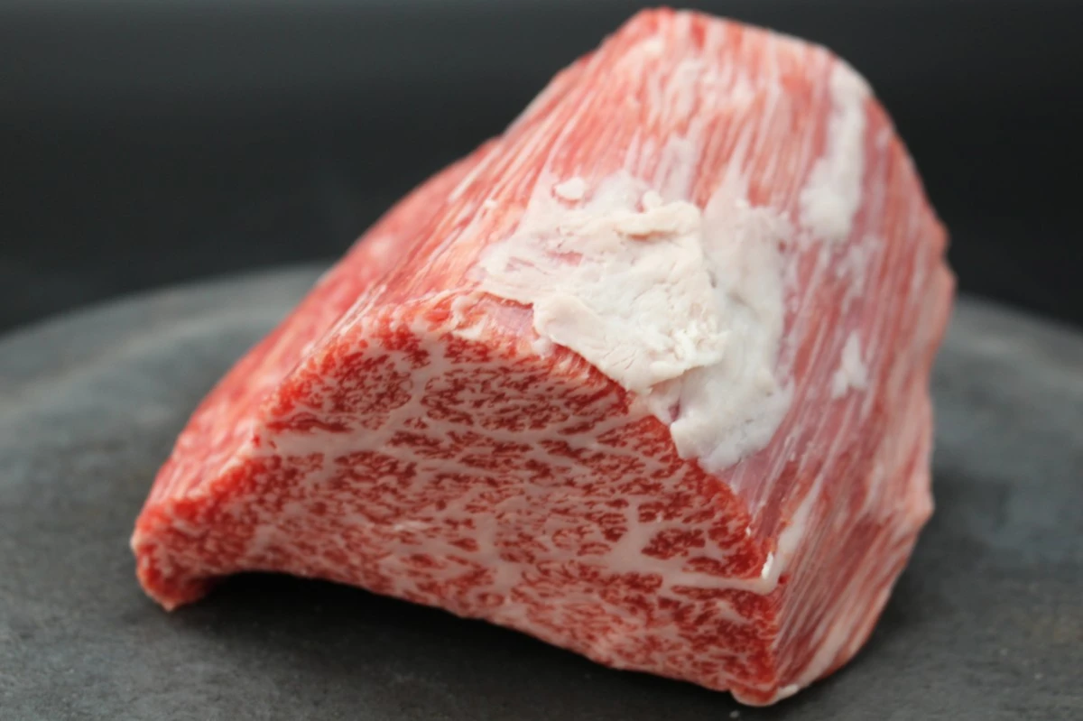 【現品限り】近江牛トモサンカク(ヒウチ)塊肉530g