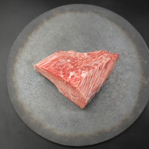 【現品限り】近江牛トモサンカク(ヒウチ)塊肉366g