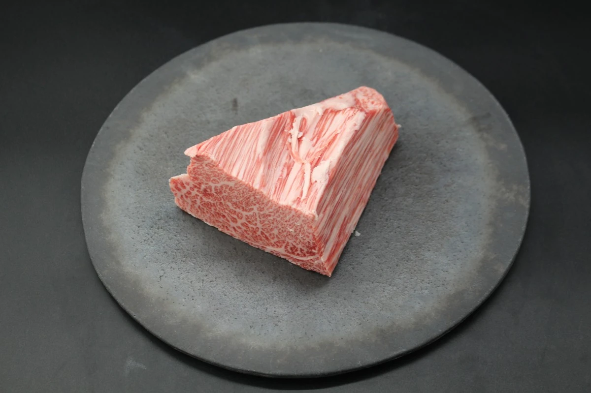 【現品限り】近江牛トモサンカク(ヒウチ)塊肉523g