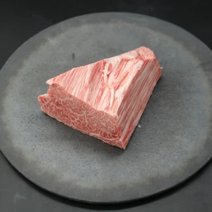 【現品限り】近江牛トモサンカク(ヒウチ)塊肉523g