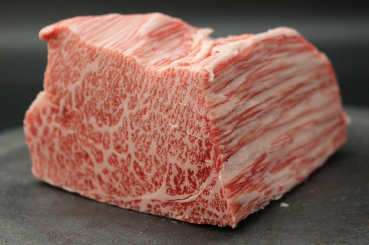 【現品限り】近江牛トモサンカク(ヒウチ)塊肉523g