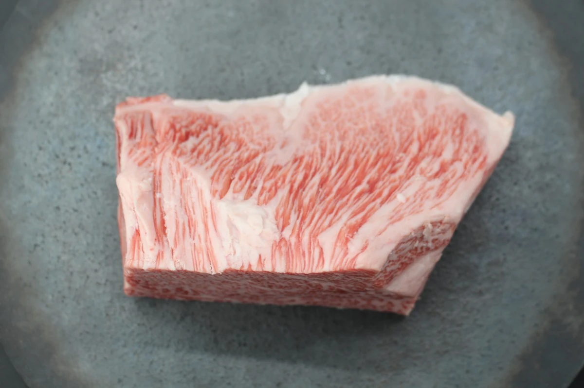 【現品限り】近江牛トモサンカク(ヒウチ)塊肉479g