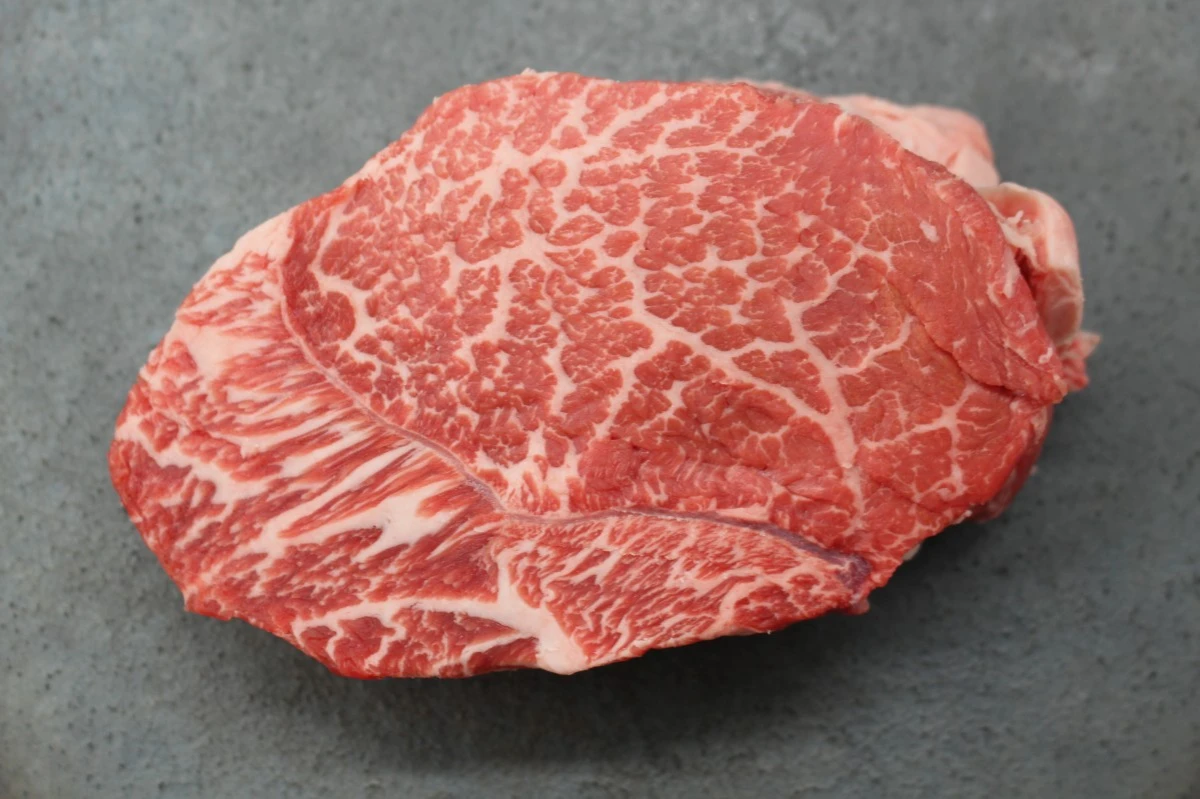 【現品限り】近江牛マルシン塊肉326g【レア商品】