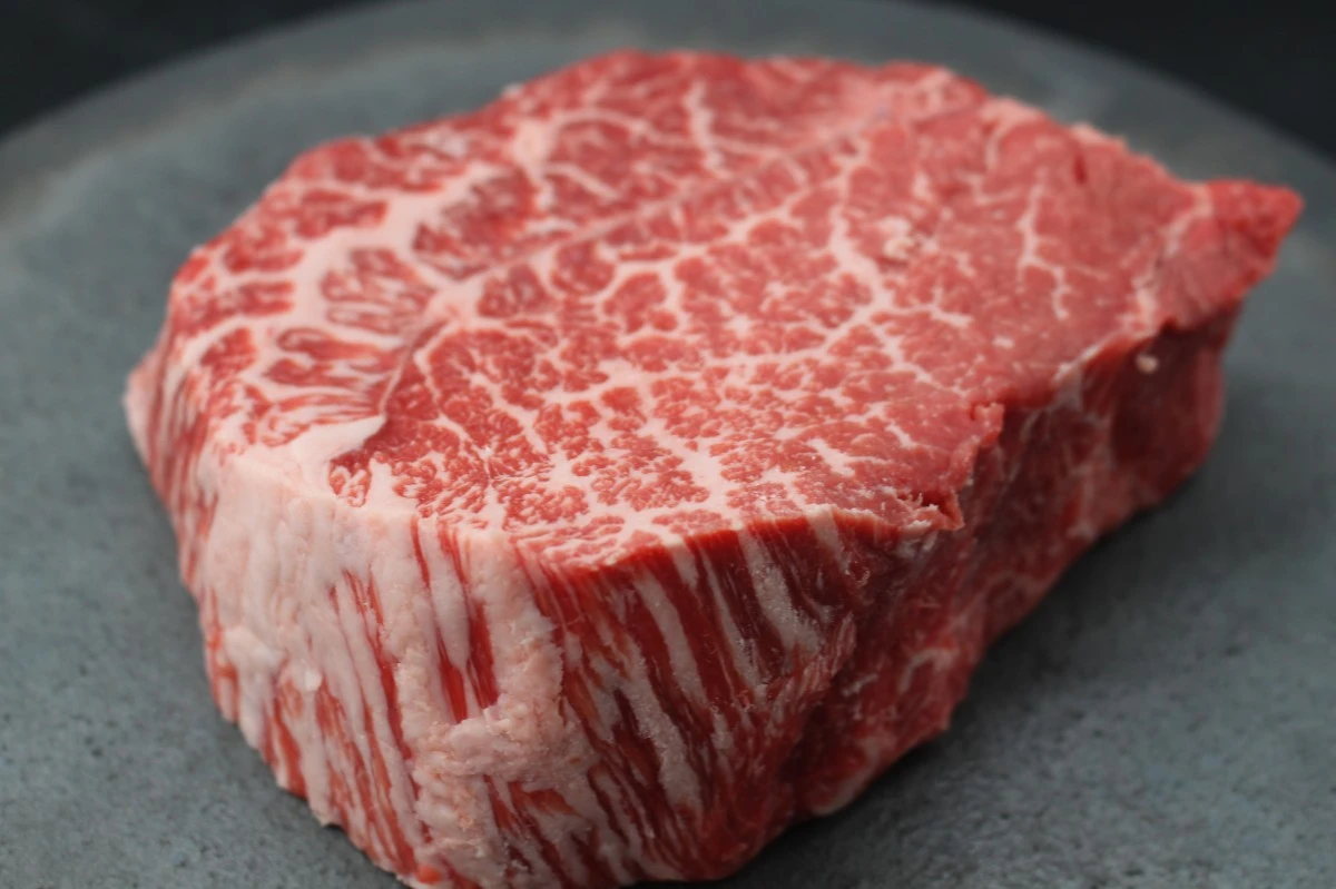 【現品限り】近江牛マルシン塊肉600g【レア商品】