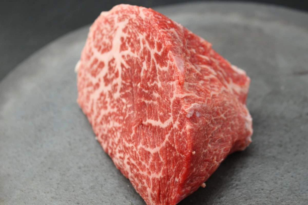 【現品限り】近江牛マルシン塊肉358g【レア商品】