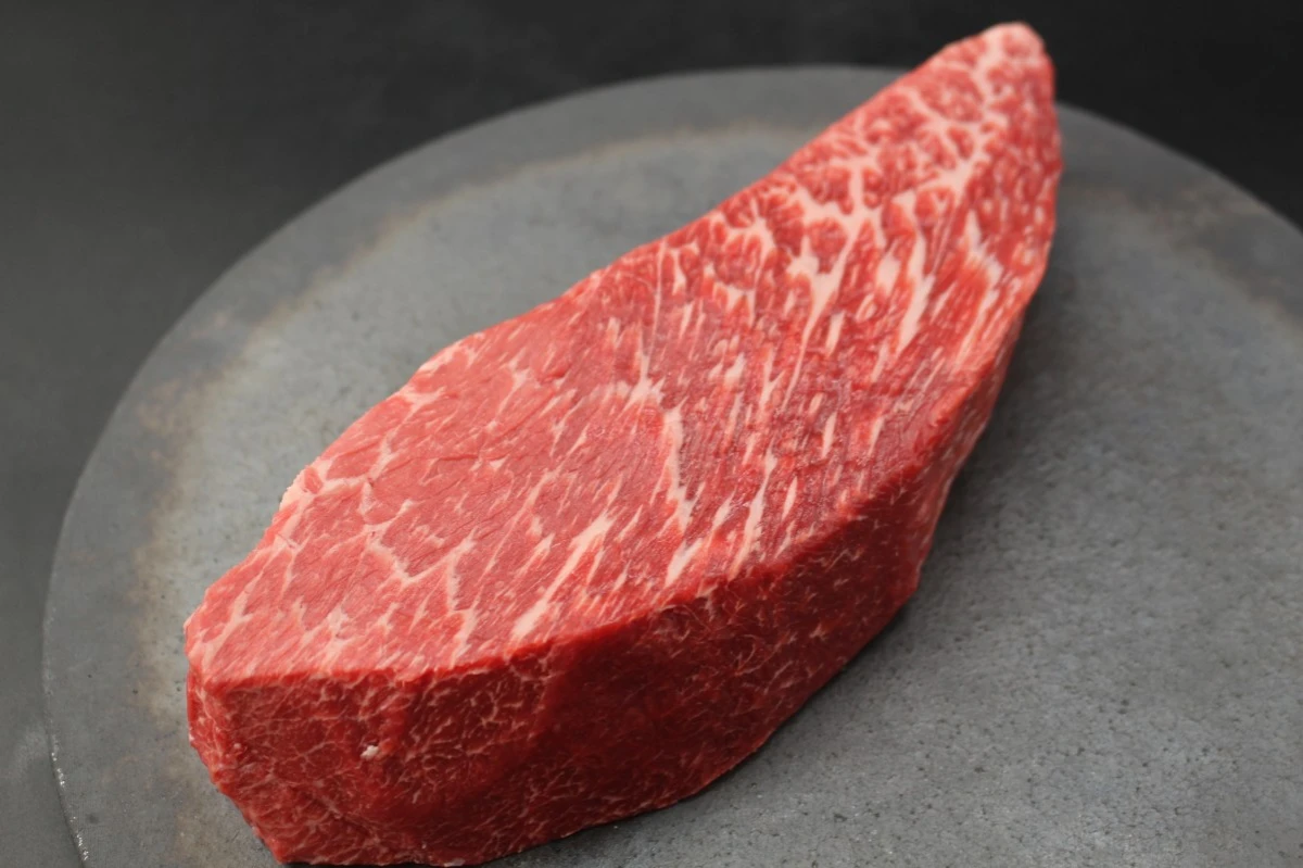 【現品限り】近江牛カメノコ塊肉618g【レア商品】