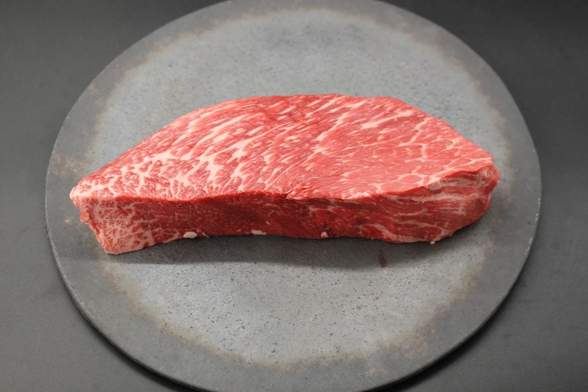 【現品限り】近江牛カメノコ塊肉618g【レア商品】