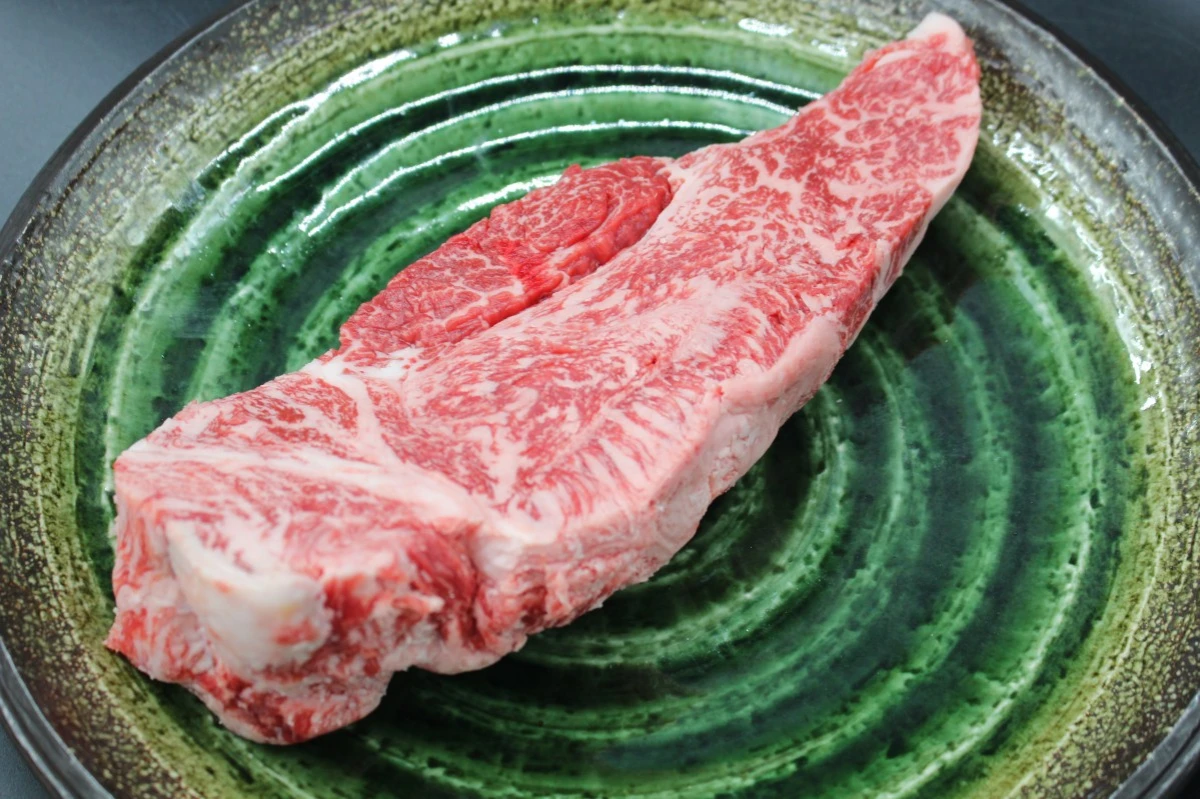 【現品限り】近江牛訳あり塊肉600g【バーベキューにオススメ】