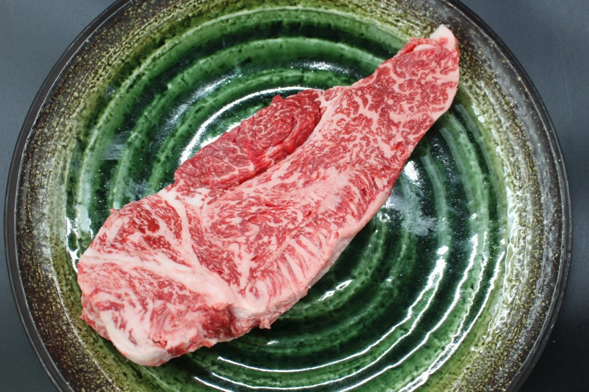 【現品限り】近江牛訳あり塊肉600g【バーベキューにオススメ】