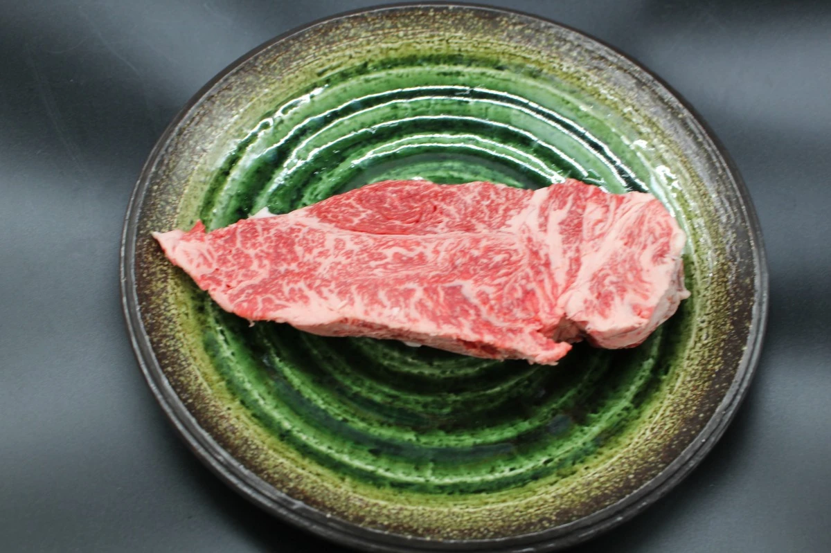 【現品限り】近江牛訳あり塊肉560g【バーベキューにオススメ】