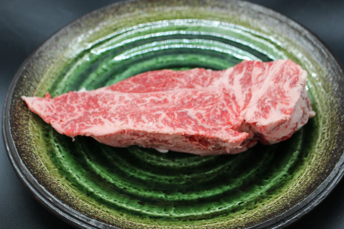 【現品限り】近江牛訳あり塊肉560g【バーベキューにオススメ】