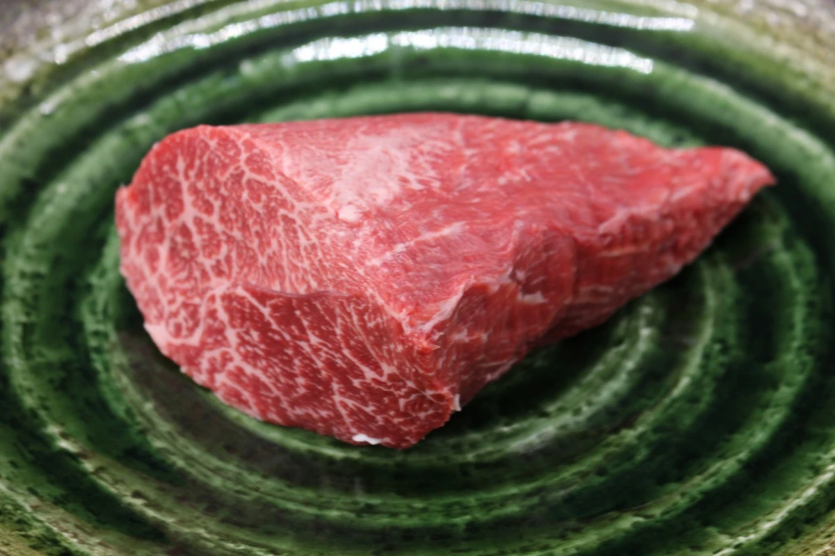 【いい肉の日】近江牛希少部位とうがらし塊肉377g【ローストビーフに！】