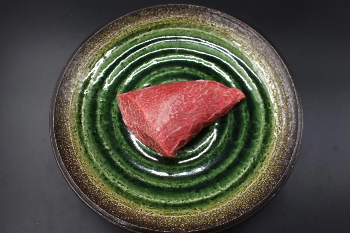 【いい肉の日】近江牛希少部位とうがらし塊肉377g【ローストビーフに！】