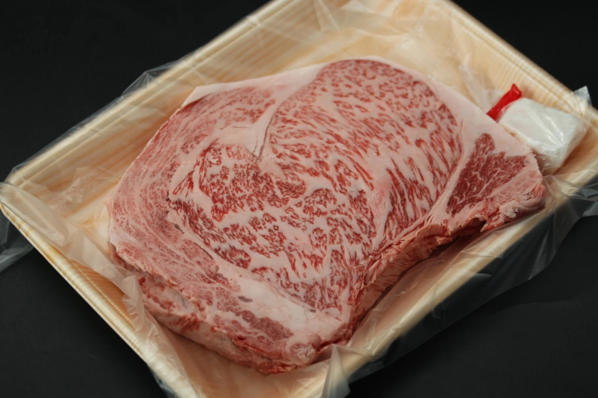 【いい肉の日】近江牛極厚リブロースステーキ677g【通常価格より50％OFF】