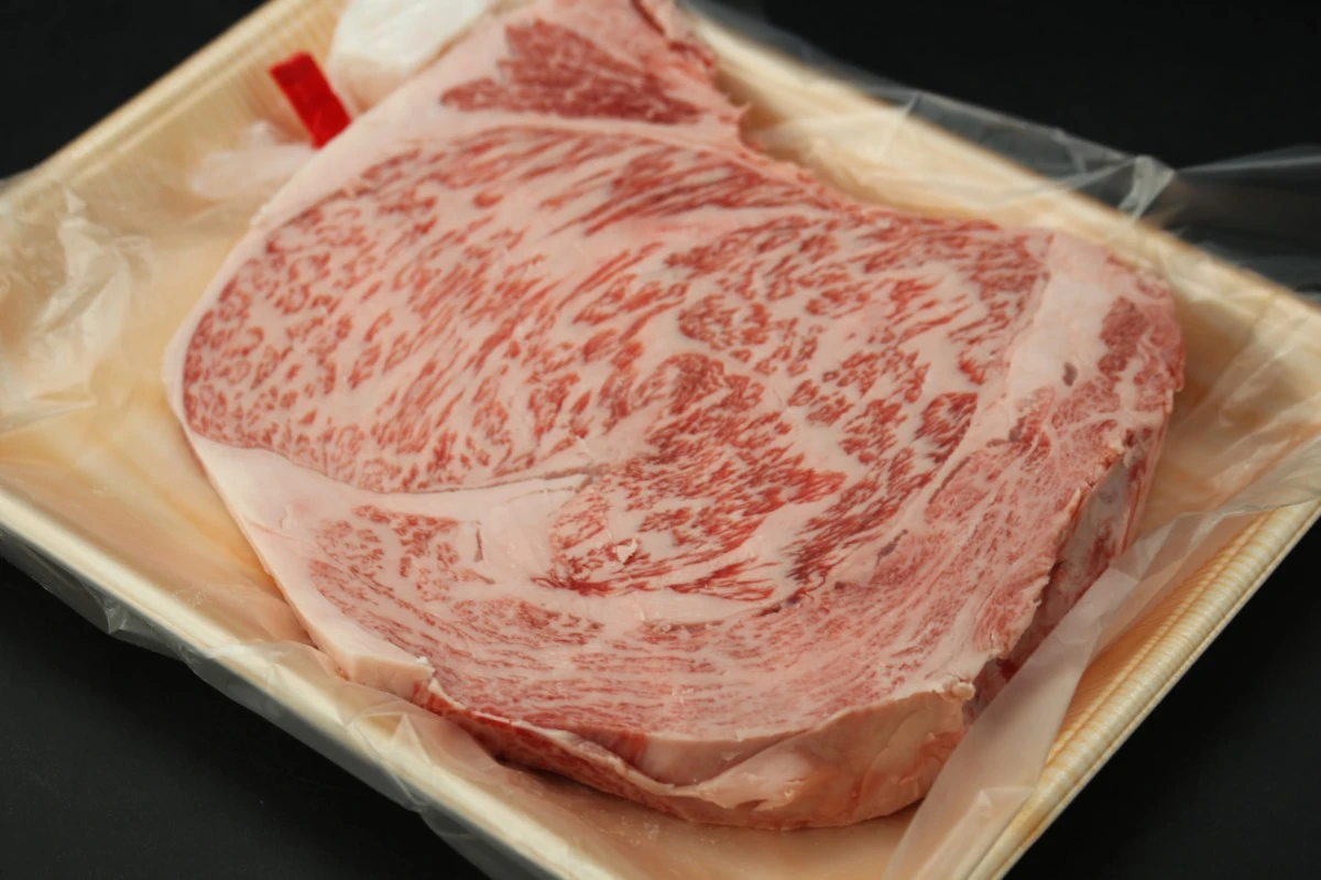 【いい肉の日】近江牛極厚リブロースステーキ677g【通常価格より50％OFF】