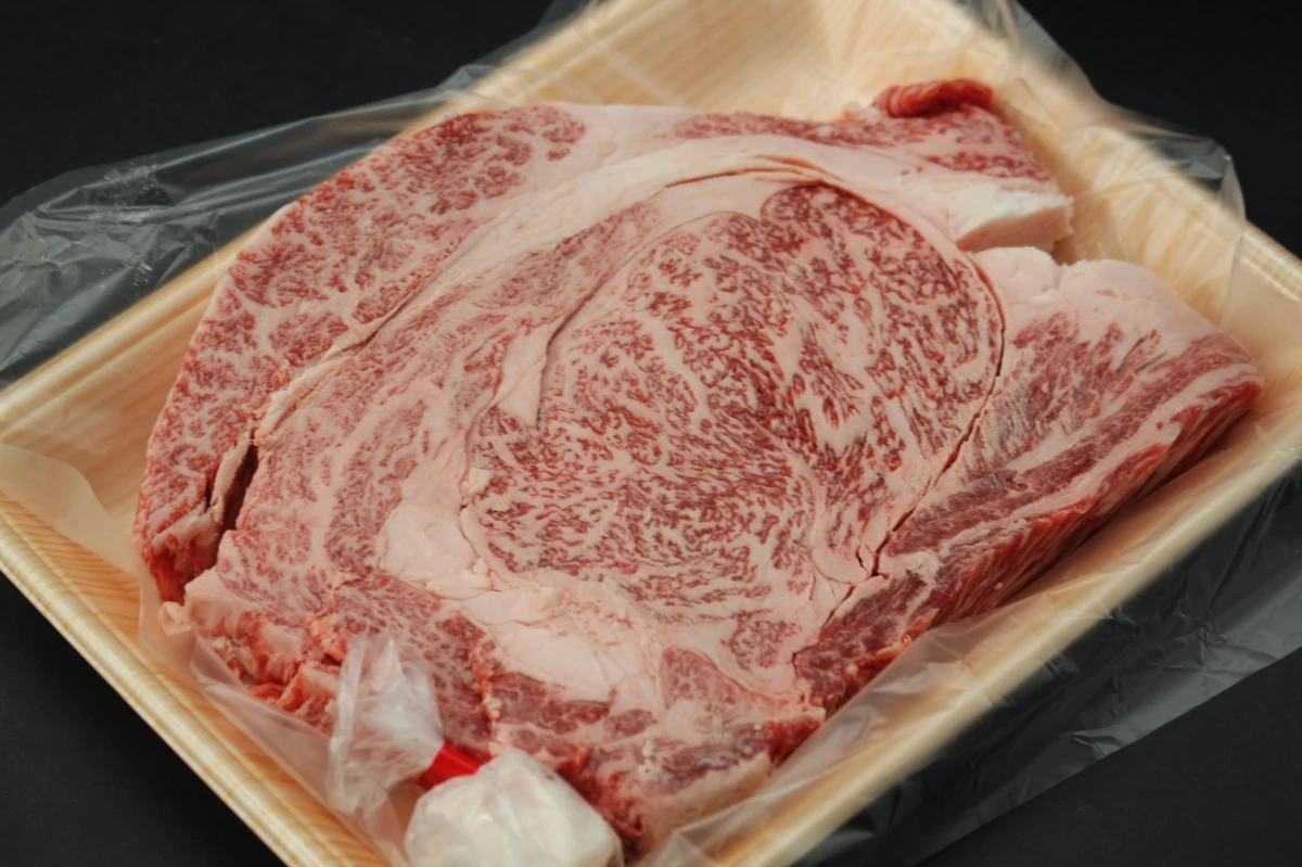 【いい肉の日】近江牛極厚リブロースステーキ737g【通常価格より50％OFF】