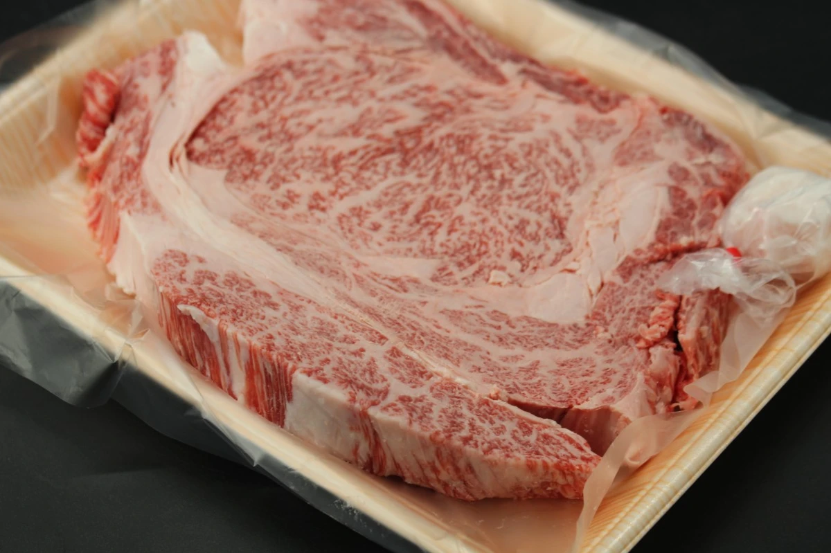 【いい肉の日】近江牛極厚リブロースステーキ737g【通常価格より50％OFF】