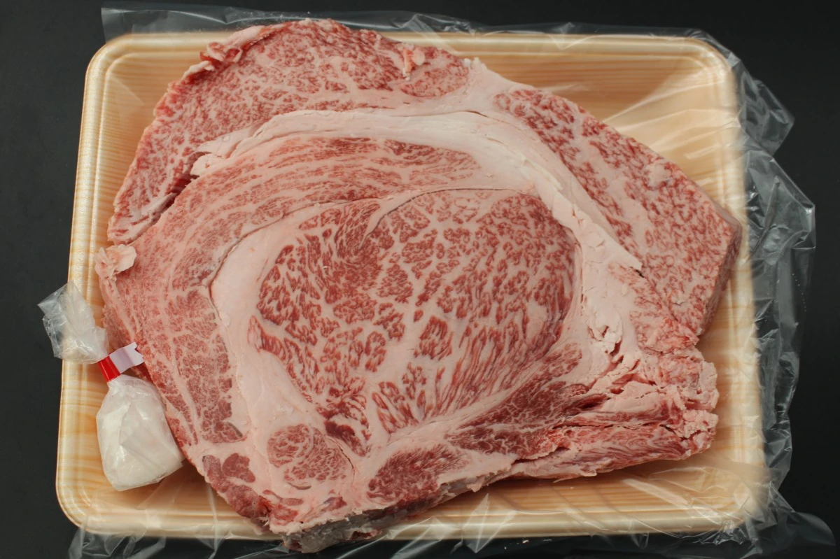 【いい肉の日】近江牛極厚リブロースステーキ843g【通常価格より50％OFF】