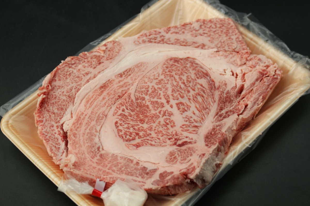 【いい肉の日】近江牛極厚リブロースステーキ843g【通常価格より50％OFF】