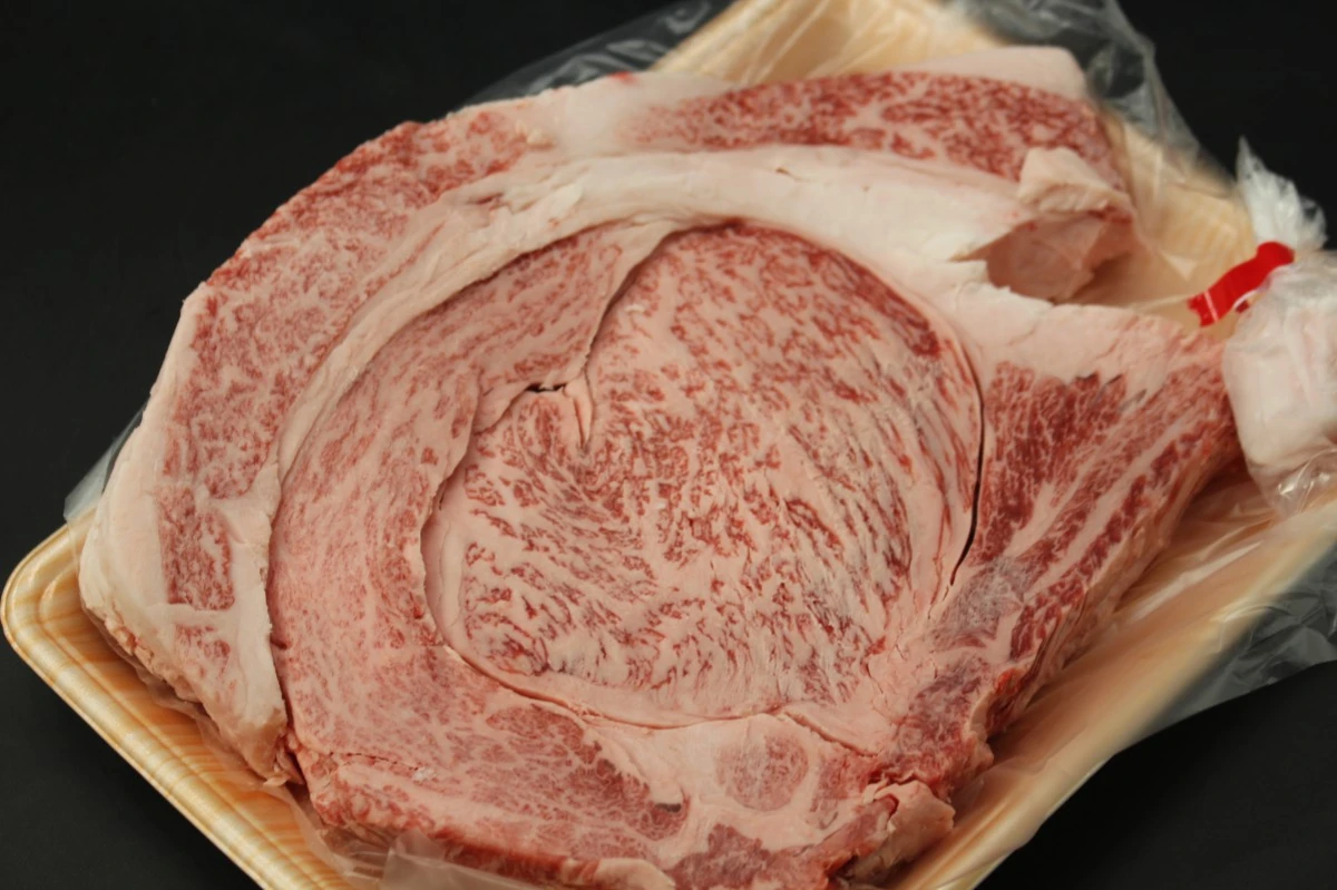 【いい肉の日】近江牛極厚リブロースステーキ865g【通常価格より50％OFF】