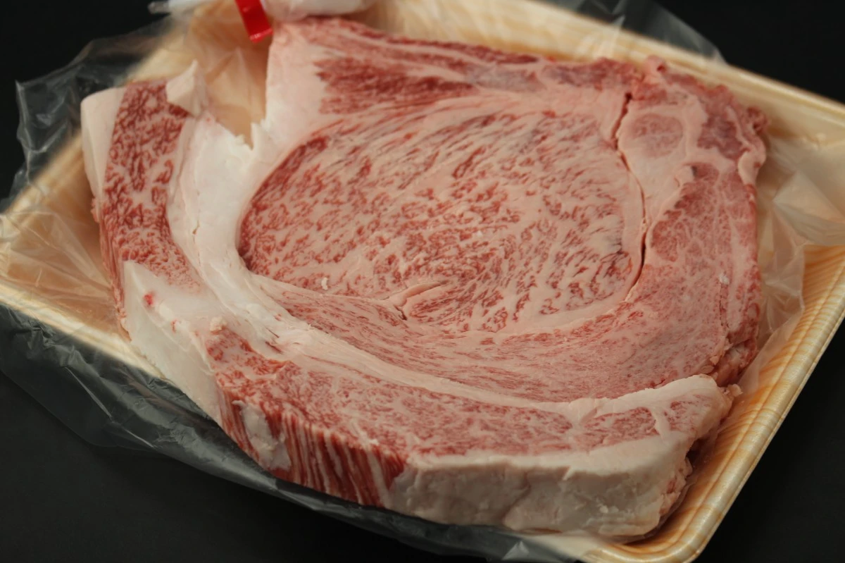 【いい肉の日】近江牛極厚リブロースステーキ865g【通常価格より50％OFF】