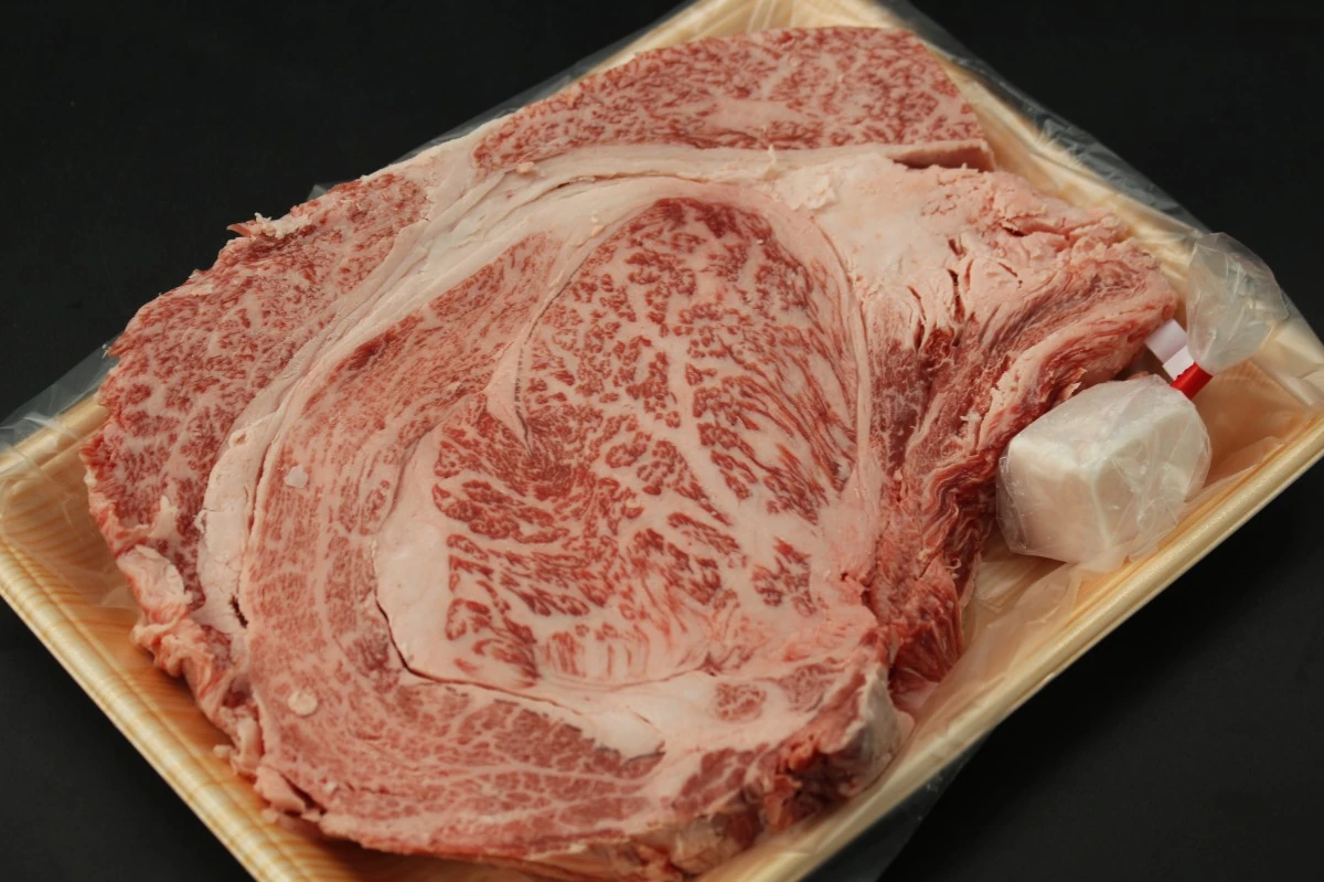 【いい肉の日】近江牛極厚リブロースステーキ845g【通常価格より50％OFF】