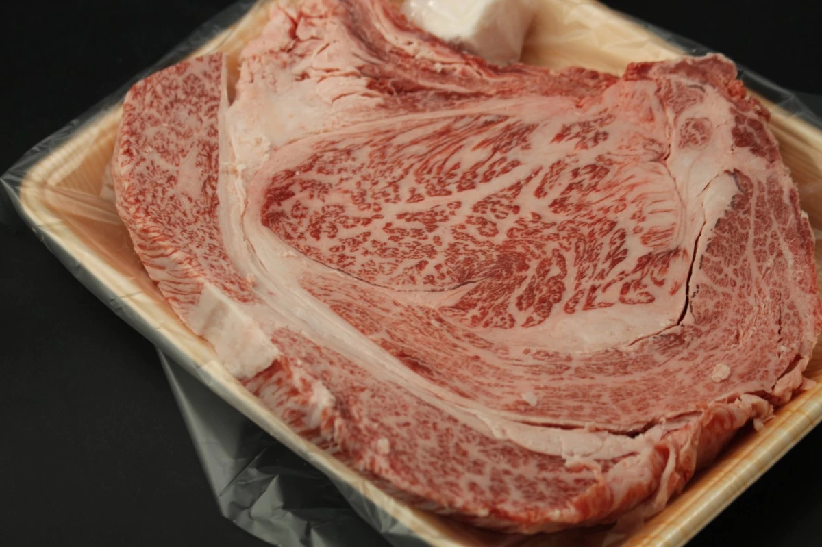 【いい肉の日】近江牛極厚リブロースステーキ845g【通常価格より50％OFF】