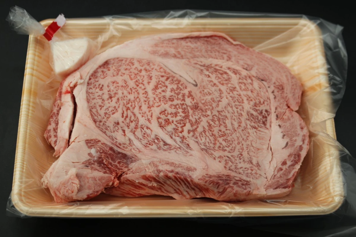 【いい肉の日】近江牛極厚リブロースステーキ614g【通常価格より50％OFF】