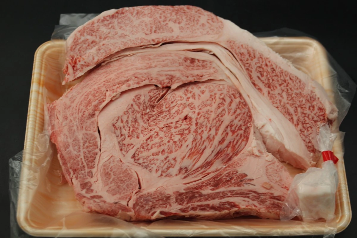 【いい肉の日】近江牛極厚リブロースステーキ916g【通常価格より50％OFF】