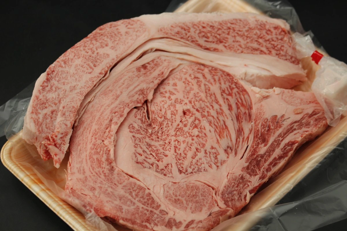 【いい肉の日】近江牛極厚リブロースステーキ916g【通常価格より50％OFF】