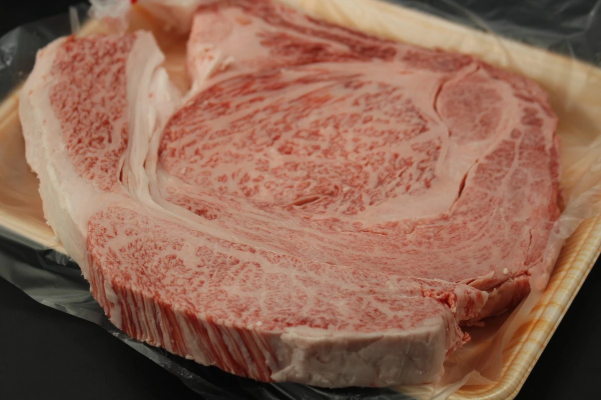 【いい肉の日】近江牛極厚リブロースステーキ916g【通常価格より50％OFF】