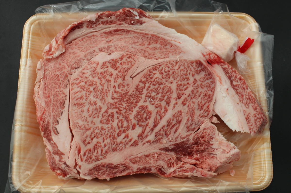 【いい肉の日】近江牛極厚リブロースステーキ767g【通常価格より50％OFF】