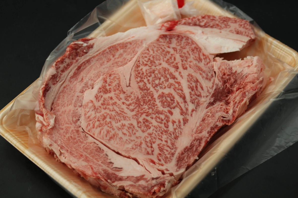 【いい肉の日】近江牛極厚リブロースステーキ767g【通常価格より50％OFF】