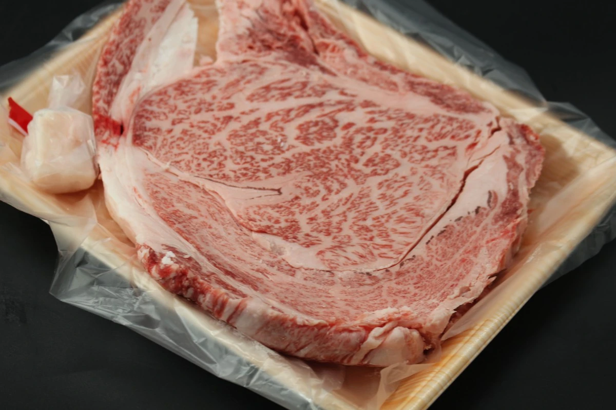 【いい肉の日】近江牛極厚リブロースステーキ767g【通常価格より50％OFF】