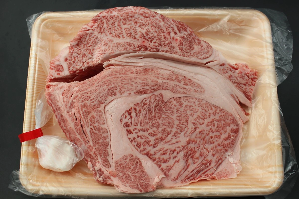 【いい肉の日】近江牛極厚リブロースステーキ830g【通常価格より50％OFF】