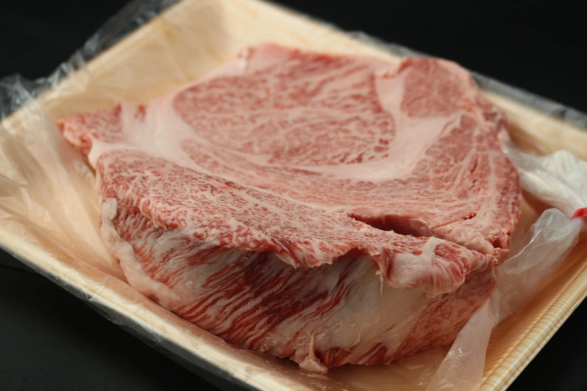 【いい肉の日】近江牛極厚リブロースステーキ830g【通常価格より50％OFF】