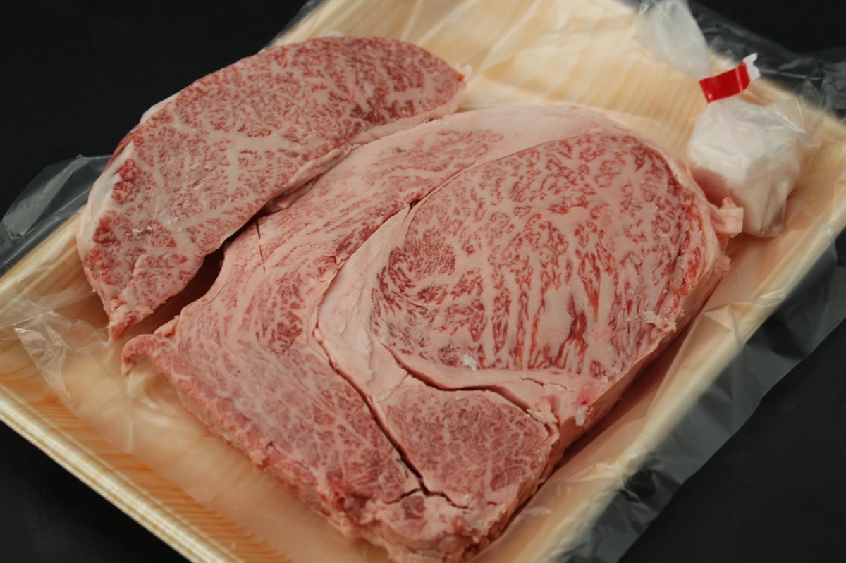 【いい肉の日】近江牛極厚リブロースステーキ640g【通常価格より50％OFF】