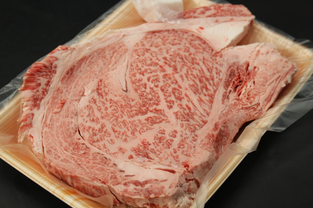 【いい肉の日】近江牛極厚リブロースステーキ815g【通常価格より50％OFF】