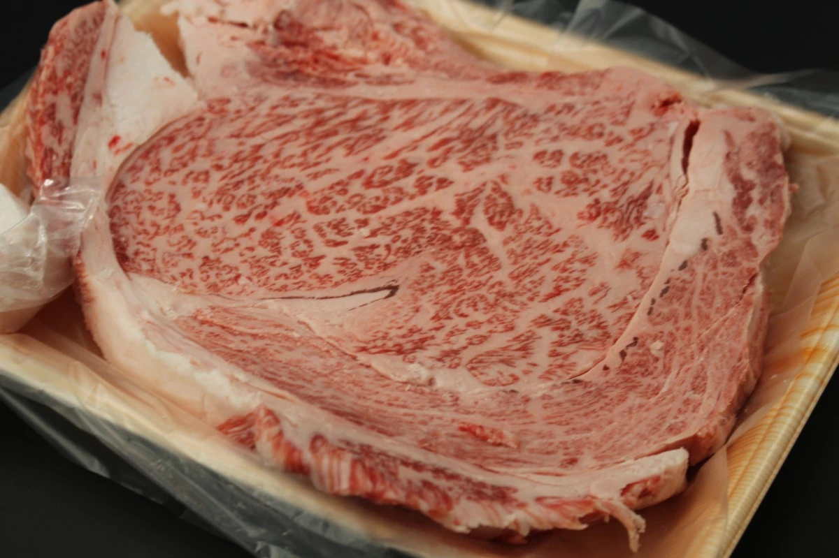 【いい肉の日】近江牛極厚リブロースステーキ815g【通常価格より50％OFF】