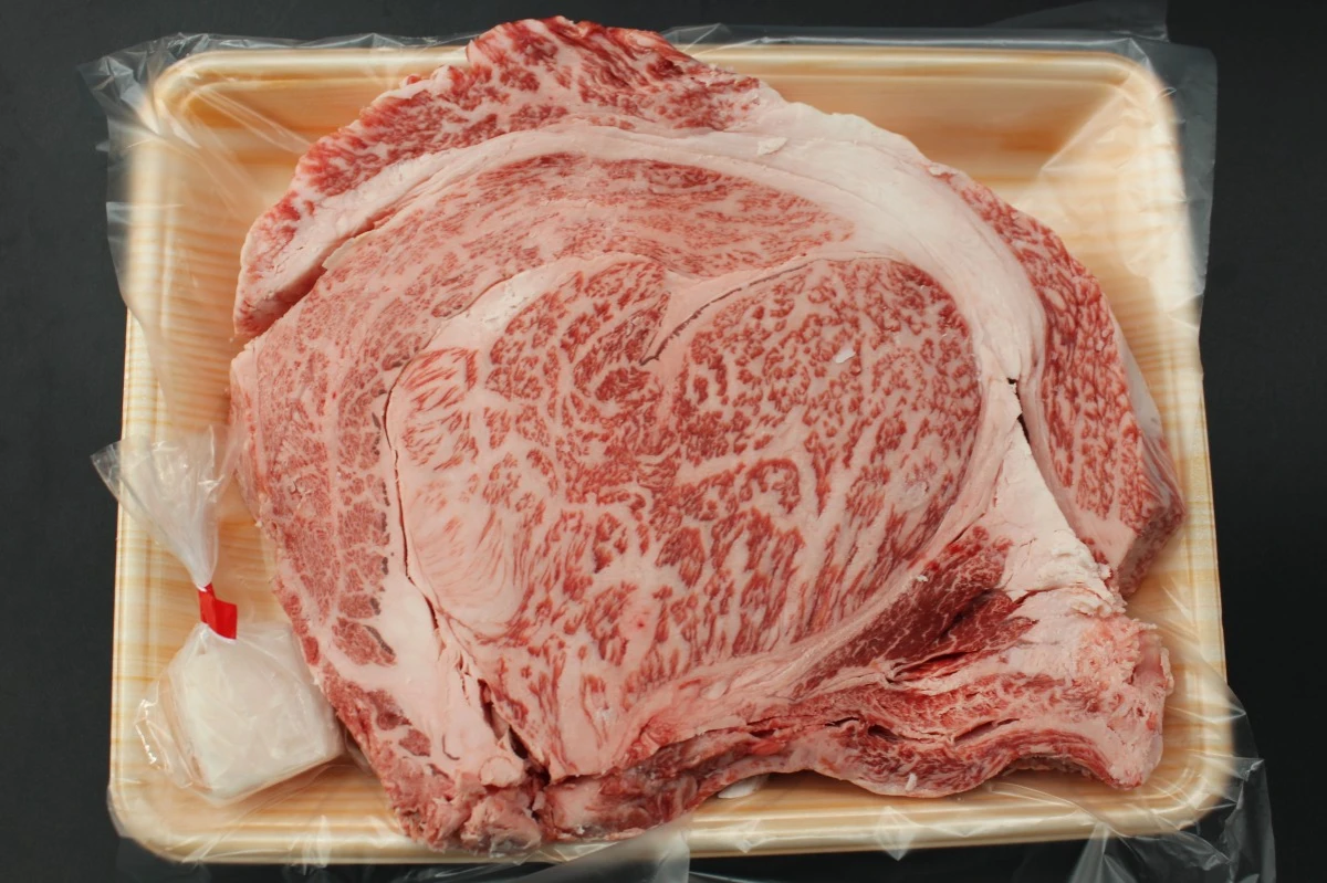 【いい肉の日】近江牛極厚リブロースステーキ793g【通常価格より50％OFF】