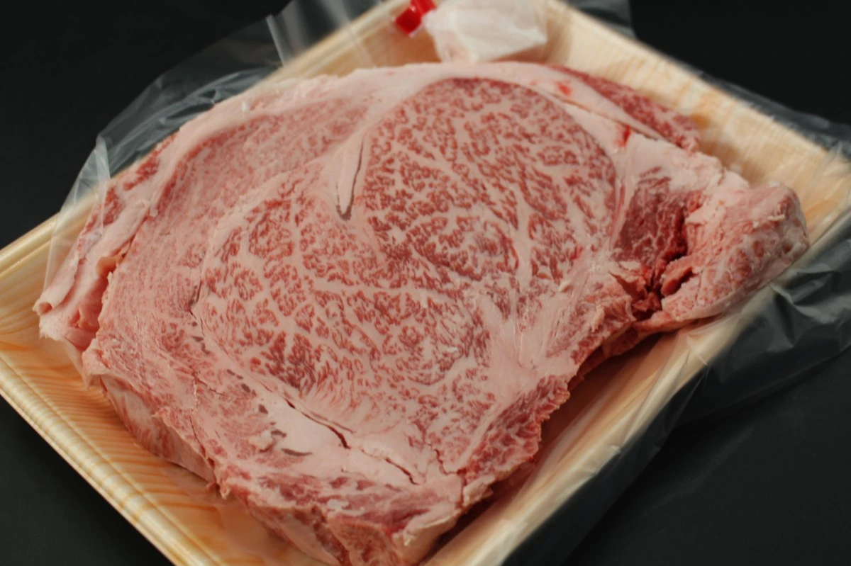 【いい肉の日】近江牛極厚リブロースステーキ734g【通常価格より50％OFF】