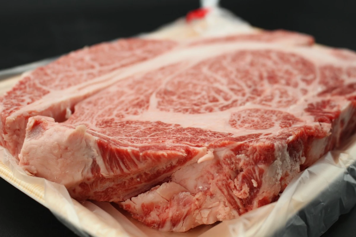 【いい肉の日】近江牛極厚モンスターリブロースステーキ1111g【通常価格より50％OFF】